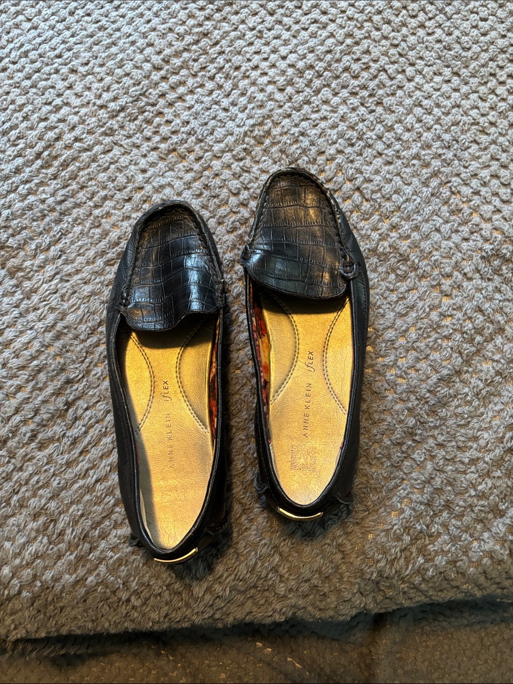 Womens size 7 1/2 Anne Klein Black Croc-Embossed Slip-On Loafers